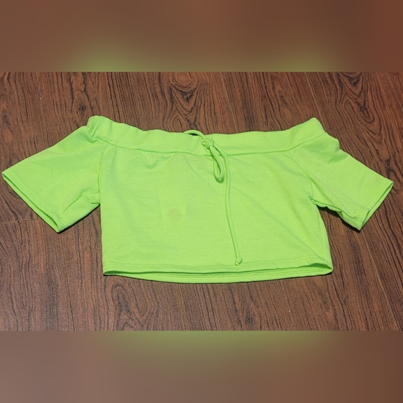 Green cropped top size: Medium - Picture 1 of 3